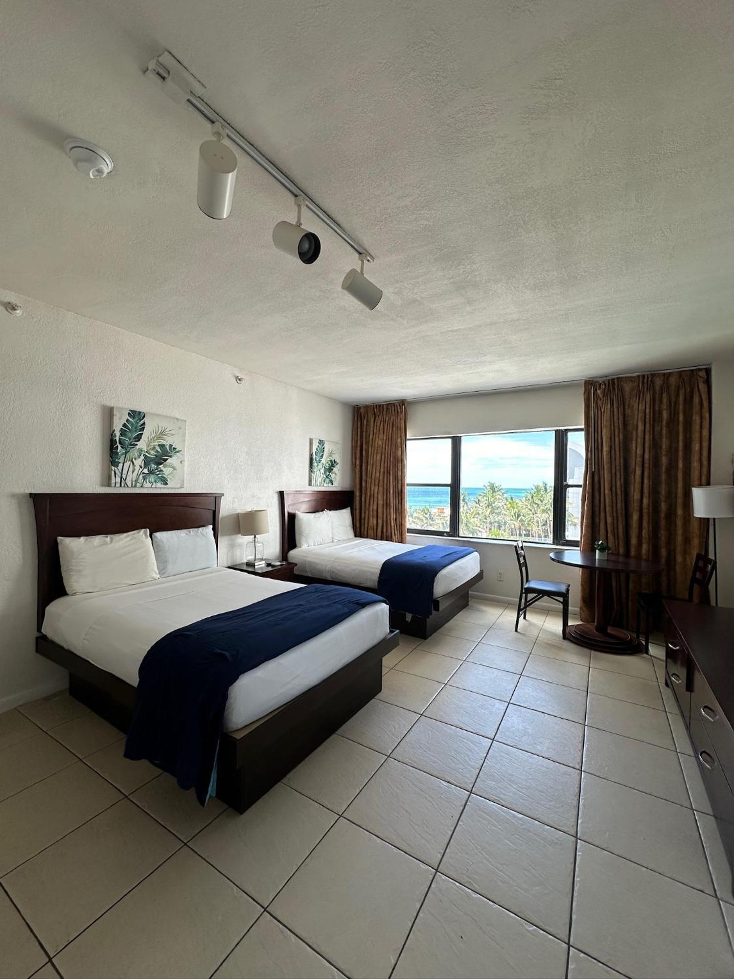 Casablanca On The Beach Miami Beach Room photo