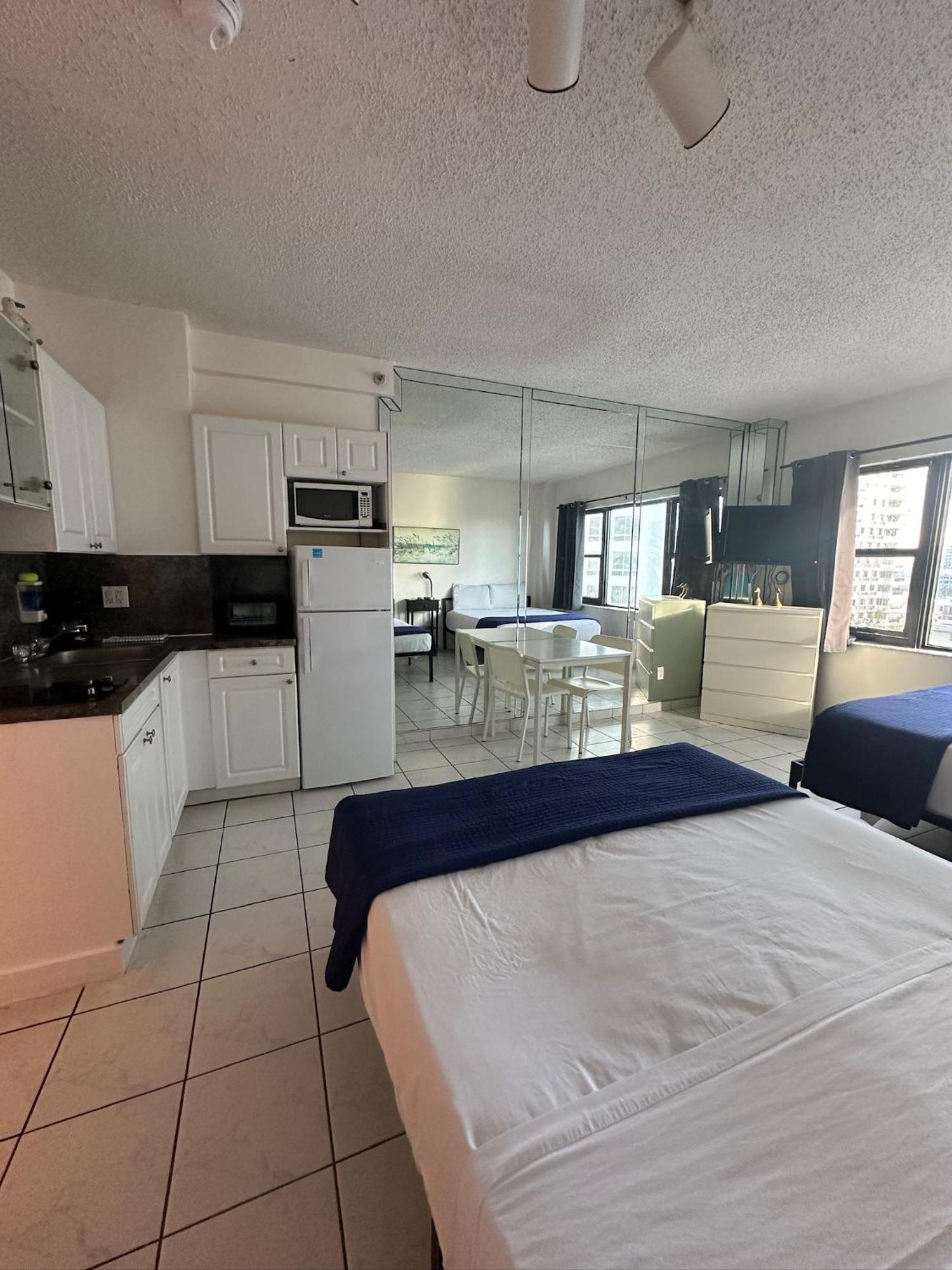 Casablanca On The Beach Miami Beach Room photo