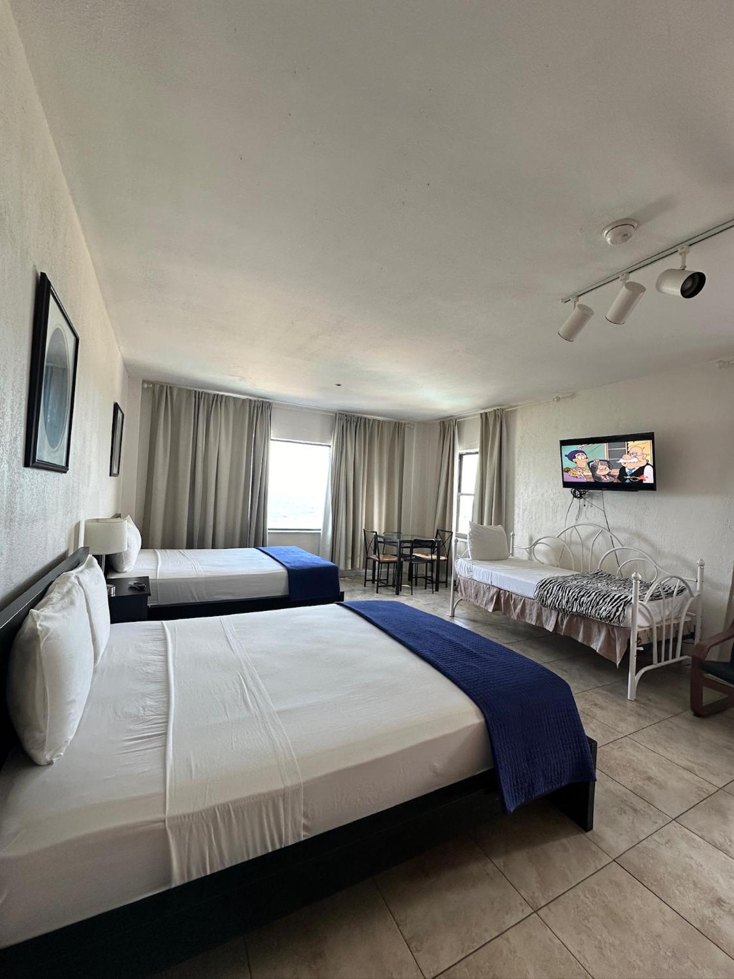 Casablanca On The Beach Miami Beach Room photo