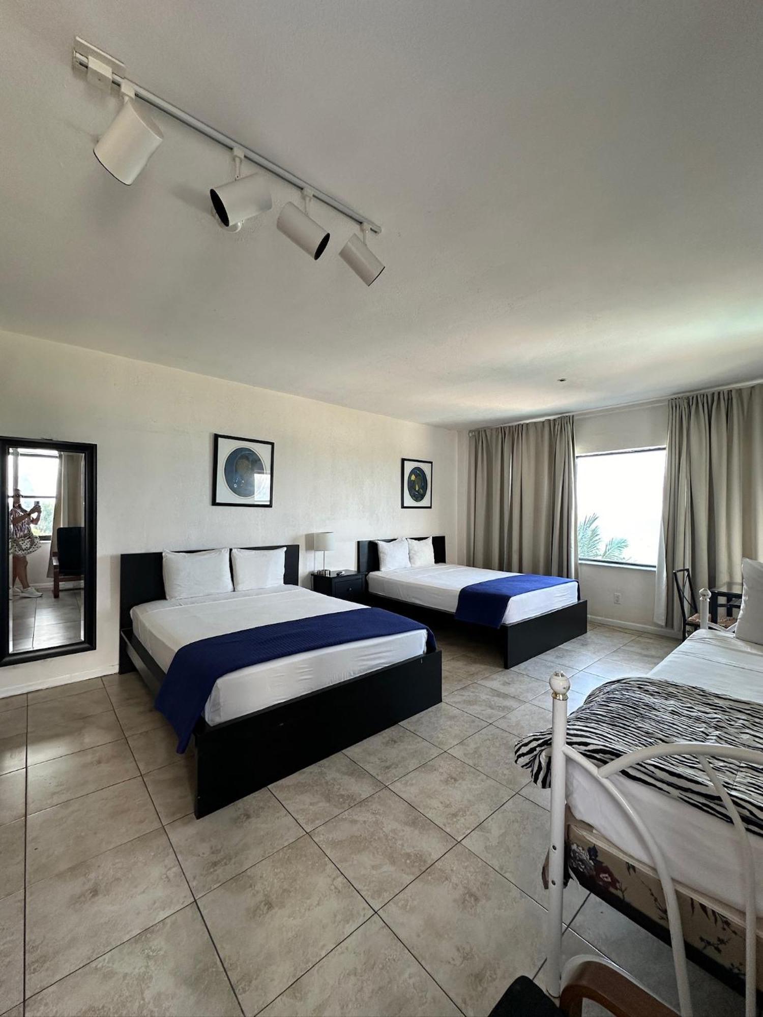 Casablanca On The Beach Miami Beach Room photo
